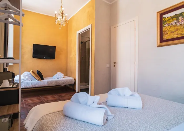 Golden Piazza Di Spagna בית הארחה 3*