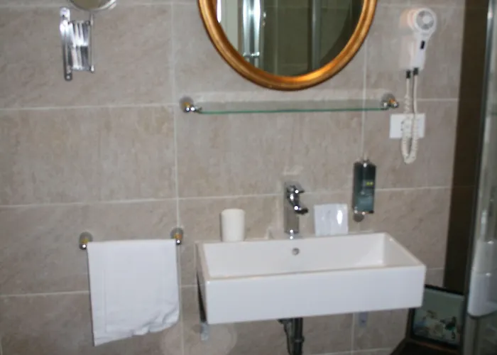 Golden Piazza Di Spagna 3*