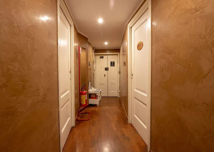 בית הארחה Golden Piazza Di Spagna רומא