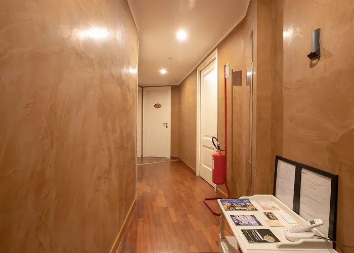 בית הארחה Golden Piazza Di Spagna רומא