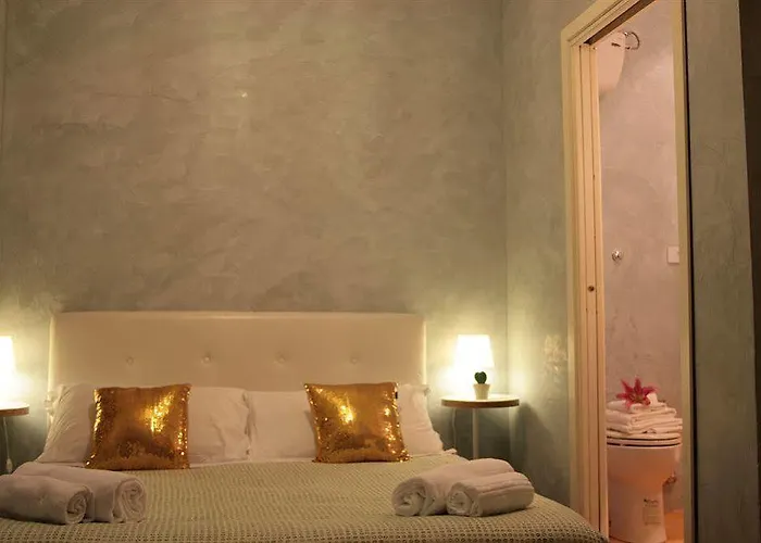 Golden Piazza Di Spagna בית הארחה 3*